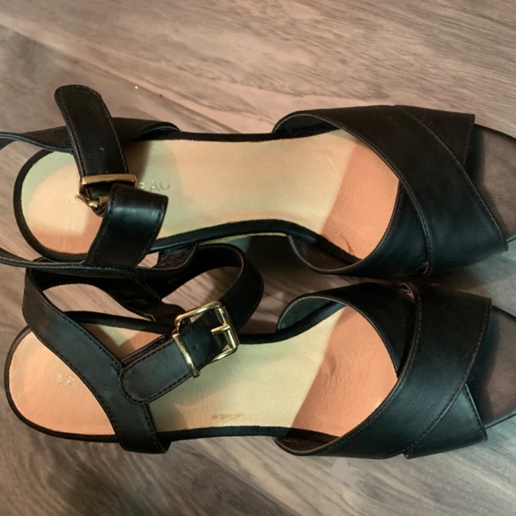 Le chateau black size 9 wedge sandals - Picture 2 of 6